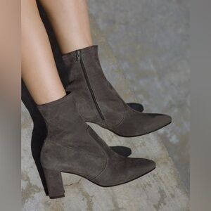 Inez Paz 70 Stretch Boots in Smoke Suede size 7.5
